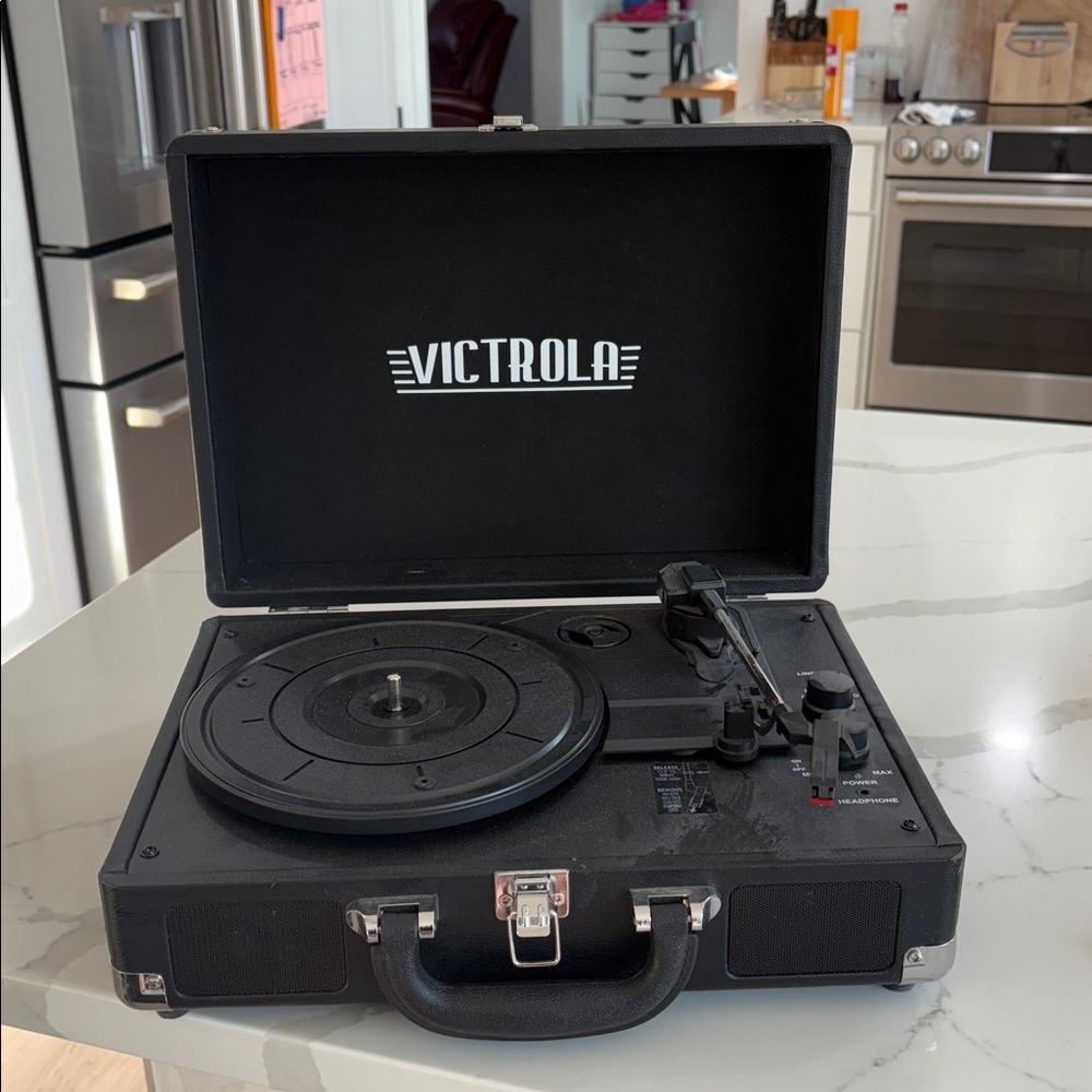 Victrola Suitcase‎ Record Player 3-Speed Portable Turntable w/ Speakers